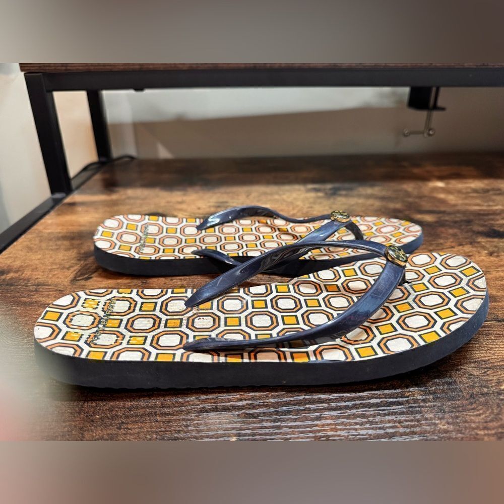 Tory Burch Navy and Orange Geo Print Flip Flops Size 6.5/7 - Picture 7 of 11